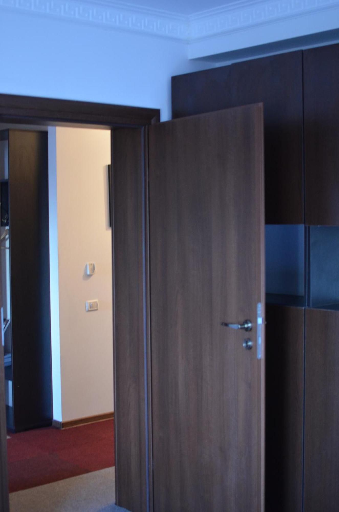 Vila Cu Trandafiri Cozy Apartments 2 Camere Bragadiru Екстериор снимка