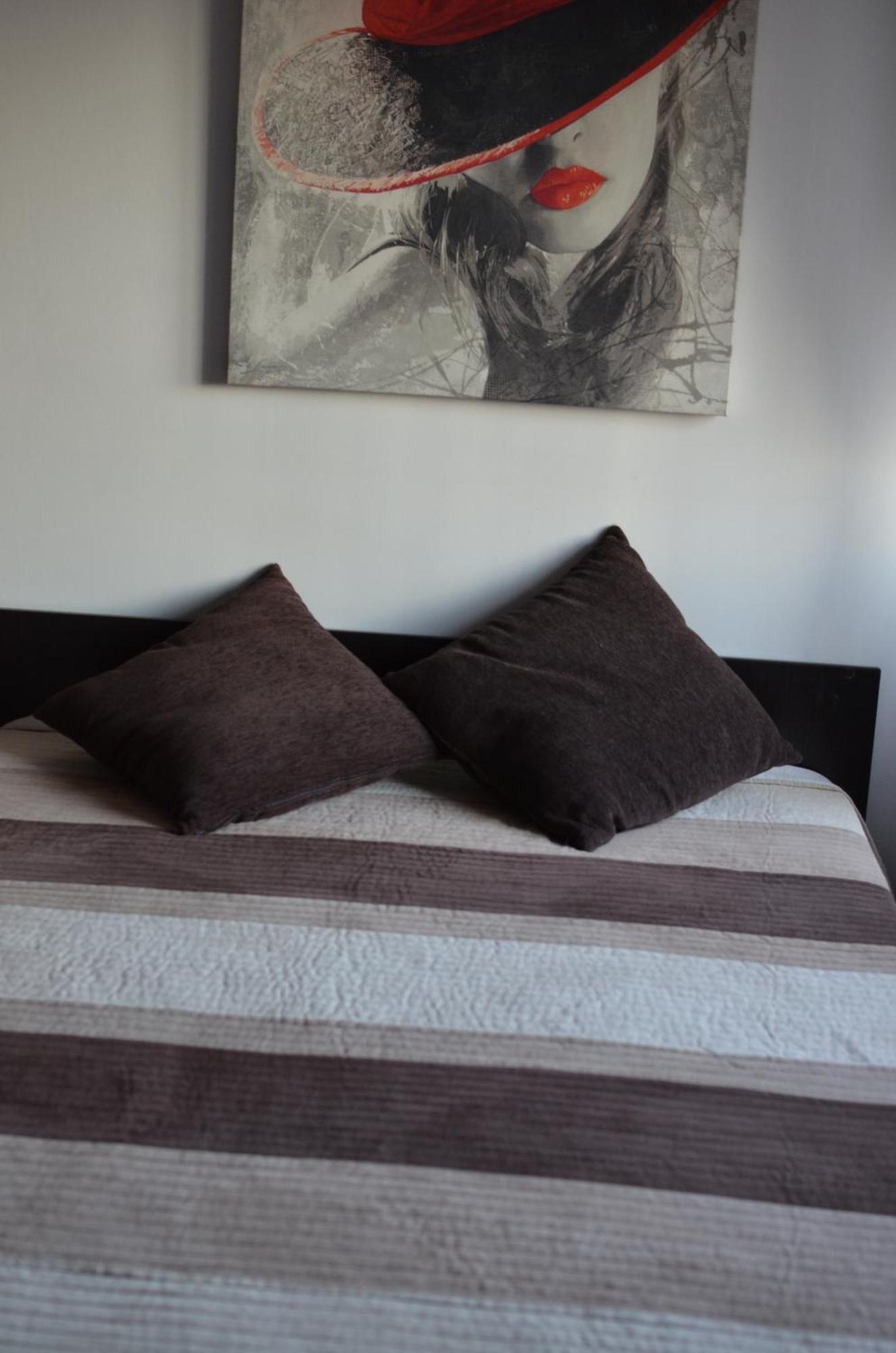 Vila Cu Trandafiri Cozy Apartments 2 Camere Bragadiru Екстериор снимка